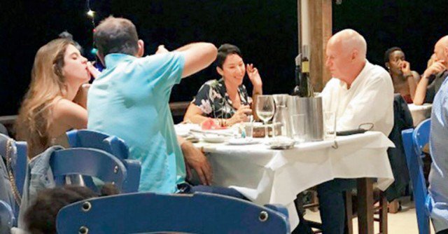 Γιώργος Παπανδρέου: Μαζί με την κόρη και τη σύντροφο του γιόρτασε τα γενέθλια του - Γιατί ζήτησε συγγνώμη από το φίλο της Μαργαρίτας