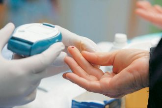 Γιατί τα άτομα με διαβήτη έχουν διπλάσιο κίνδυνο να υποστούν εγκεφαλικό ή καρδιαγγειακά