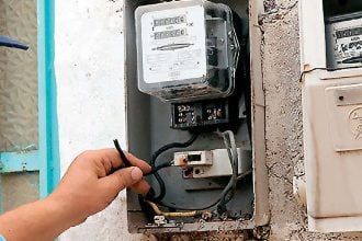 Συνελήφθησαν επτά άτομα για κλοπή ηλεκτρικού ρεύματος στην Αιγιάλεια