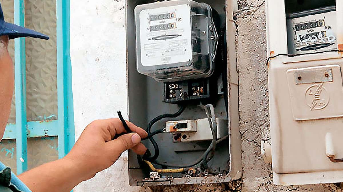 Συνελήφθησαν επτά άτομα για κλοπή ηλεκτρικού ρεύματος στην Αιγιάλεια