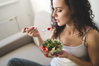 Έγκυος και διατροφή: Οι 10 σούπερ τροφές που πρέπει να καταναλώνετε στην εγκυμοσύνη