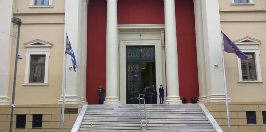 Πάτρα: Απίστευτο - Τι έγινε στο Δικαστήριο με τον 42χρονο που κατηγορείται για ξυλοδαρμό της γυναίκας του