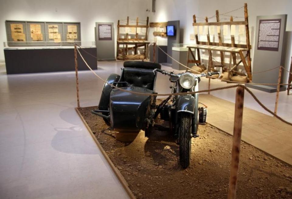 Επίσκεψη–ξενάγηση της Κοινο_Τοπίας στην έκθεση «Αχαΐα 1934-1944. Δέκα χρόνια αγώνων και ελπίδων» με το Βασίλη Λάζαρη