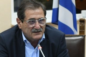 "Καλούμαστε εκτός από το να κλειστούμε σπίτι, να κλείσουμε και το μυαλό μας, το στόμα μας, να σιωπήσουμε"