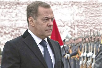 Μεντβέντεφ για Μπάιντεν: Τρελός και με άνοια ο «The Walking Dead» Τζο