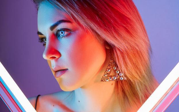 Το μπλε φως επηρεάζει και το δέρμα