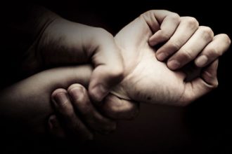 ΔΗΚΕΠΑ: Σήμερα διαδικτυακή εκδήλωση για την Ενδοοικογενειακή βία