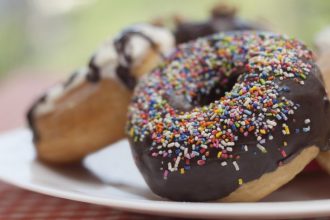 Τα πιο αφράτα ντόνατς με σοκολάτα