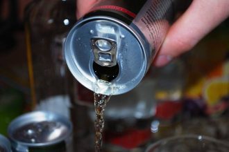 Μια πρόσθετη ουσία σε ενεργειακά ποτά μπορεί να προκαλέσει σοβαρά καρδιακά προβλήματα