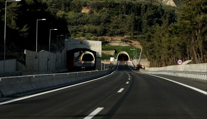 Ψάχνοντας τον εμφύλιο ακόμα και στις ονομασίες των σηράγγων