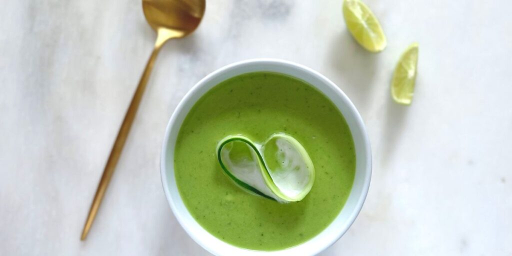 Δοκιμάστε την απόλυτη δροσερή καλοκαιρινή σούπα με αβοκάντο