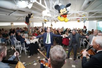 Αποκριάτικος χορός από τον Πανηπειρωτικό Σύλλογο Πατρών (ΦΩΤΟ)