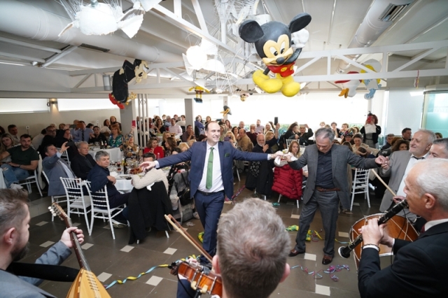 Αποκριάτικος χορός από τον Πανηπειρωτικό Σύλλογο Πατρών (ΦΩΤΟ)