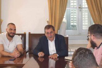 Με τα μέλη της Ενωσης Κυπρίων Πάτρας συναντήθηκε ο Κ. Πελετίδης