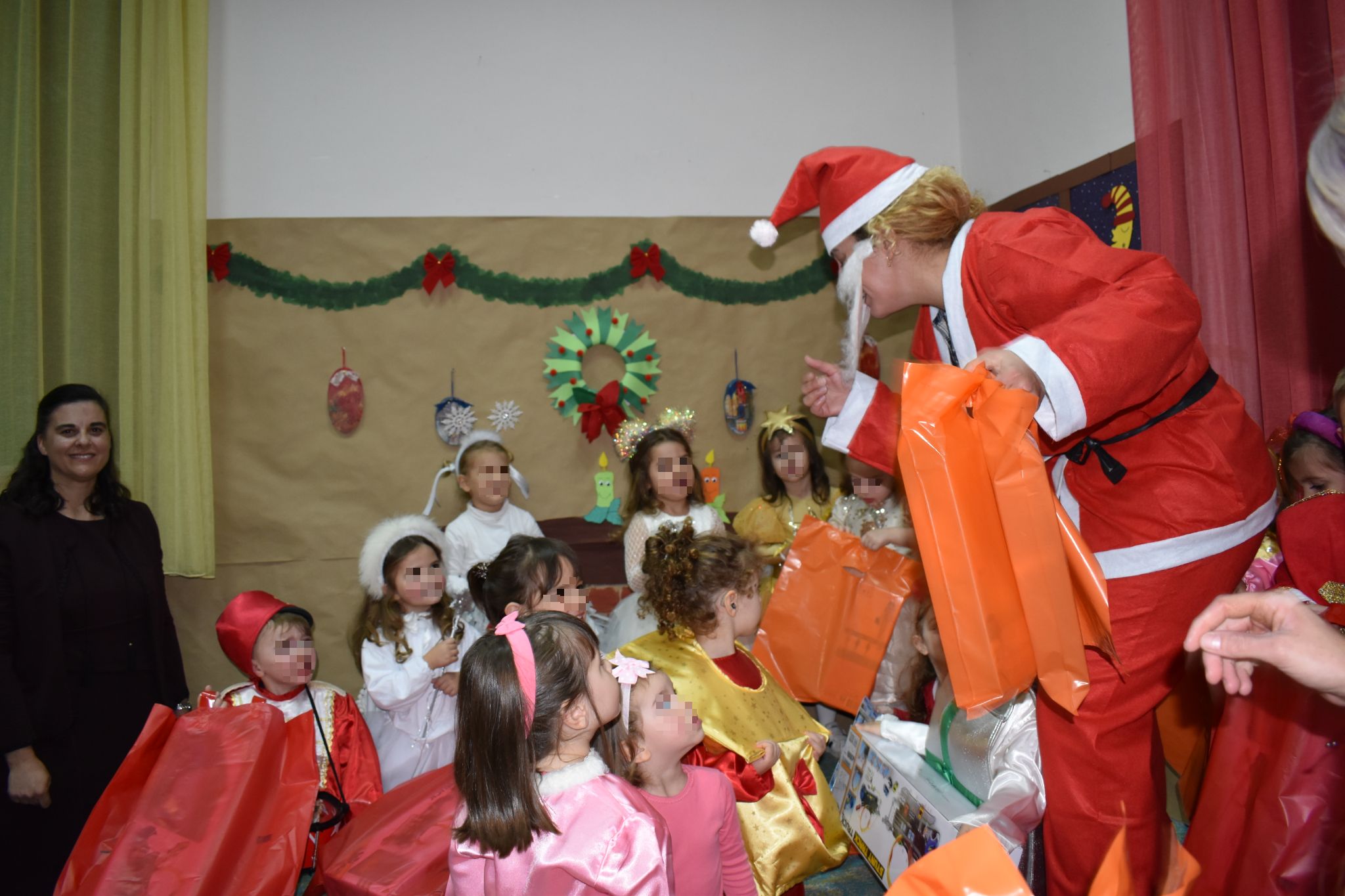 Η Χριστουγεννιάτικη Γιορτή στο Δημοτικό Βρεφοκομείο - ΦΩΤΟ