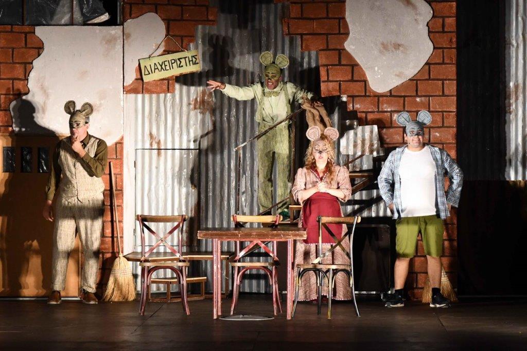 Πάτρα: Ο «Ντίλης ο μεγαλοπρεπής» έδωσε μια διαφορετική νότα στο Διεθνές φεστιβάλ της Πάτρας