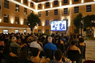 Η «μεγάλη οθόνη» … πήγε Δημαρχείο