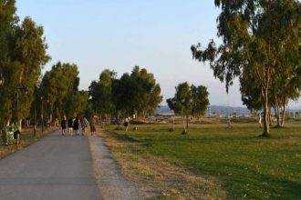 Νότιο Πάρκο: Απαράδεκτες καταστάσεις με παιδάκια να παίζουν και δίκυκλα και ΙΧ να ...βολτάρουν - Κανείς έλεγχος από κανέναν!