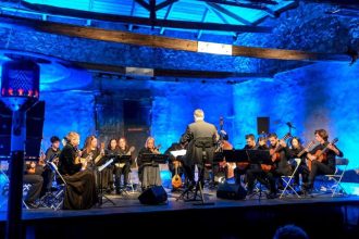 Η Ορχήστρα Νυκτών Εγχόρδων «Θαν. Τσιπινάκης» μάγεψε το κοινό στο κελάρι της Αχαΐα Κλάους