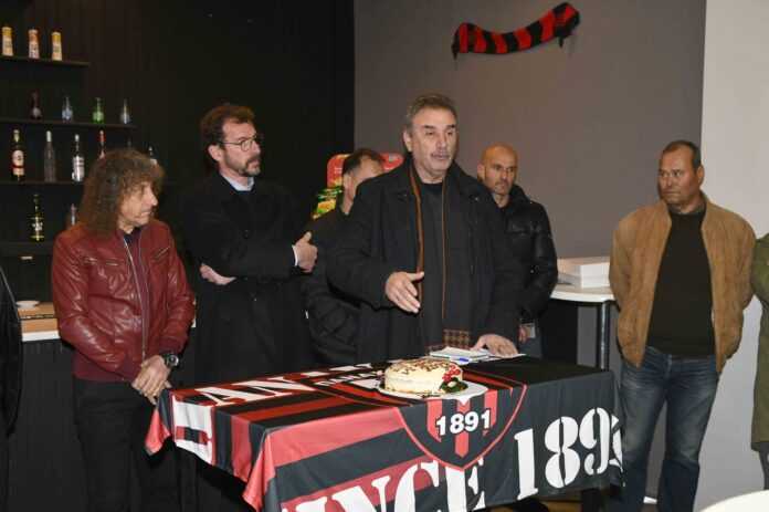 Ο Τάκης Πετρόπουλος στην κοπή της πίτας των Παλαιμάχων της Παναχαϊκής