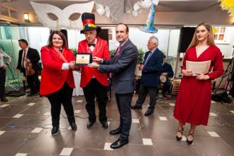 Πάτρα: Ξεχώρισε ο αποκριάτικος χορός των Ηπειρωτών