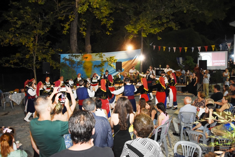 Παραδοσιακό γλέντι από τον Πολιτιστικό Σύλλογο Μύλων Πατρών