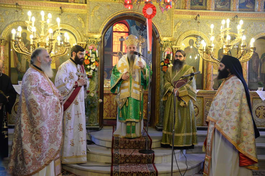 Ο Μητροπολίτης Πατρών Χρυσόστομος στον Ιερό Ναό Αγίου Βασιλείου Ζαρουχλείκων - ΦΩΤΟ