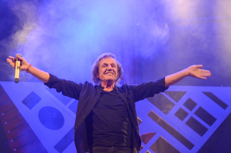 Πάτρα: O Βασίλης Παπακωνσταντίνου έβαλε "φωτιά" στη σκηνή του Royal