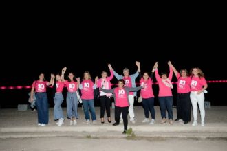 Ροζ «βάφτηκε» και φέτος ο ιστορικός κυματοθραύστης της Πάτρας - ΦΩΤΟ