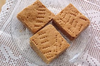 Παραδοσιακή μπουγάτσα από την Πάτρα!