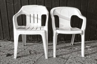 Πλαστική καρέκλα: Στα 25 πλέον εμβληματικά έπιπλα του τελευταίου αιώνα!