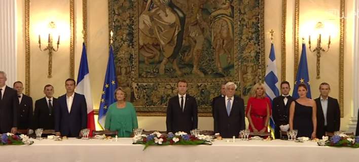 Το απρόοπτο και τα παραλειπόμενα από το δείπνο προς τιμήν του Μακρόν - ΒΙΝΤΕΟ