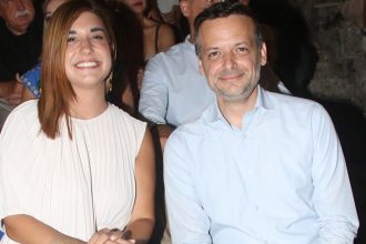 Χάρης Δούκας: Αυτό είναι το προσκλητήριο του γάμου του με την σύντροφό του Γεωργία Πολυτάνου