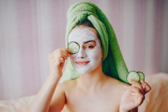 Μάσκα προσώπου με γάλα και αγγούρι