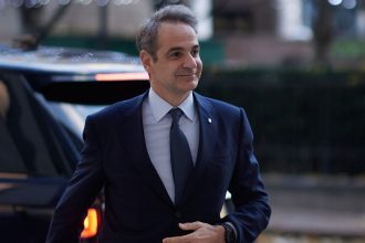 Μειώνονται οι προμήθειες των τραπεζών ακόμα και για τα μικρά ποσά – Τα μέτρα που θα ανακοινώσει ο Μητσοτάκης