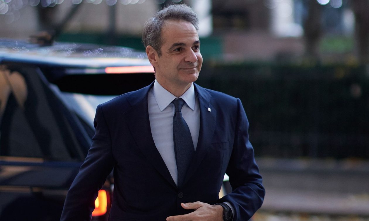 Μειώνονται οι προμήθειες των τραπεζών ακόμα και για τα μικρά ποσά – Τα μέτρα που θα ανακοινώσει ο Μητσοτάκης