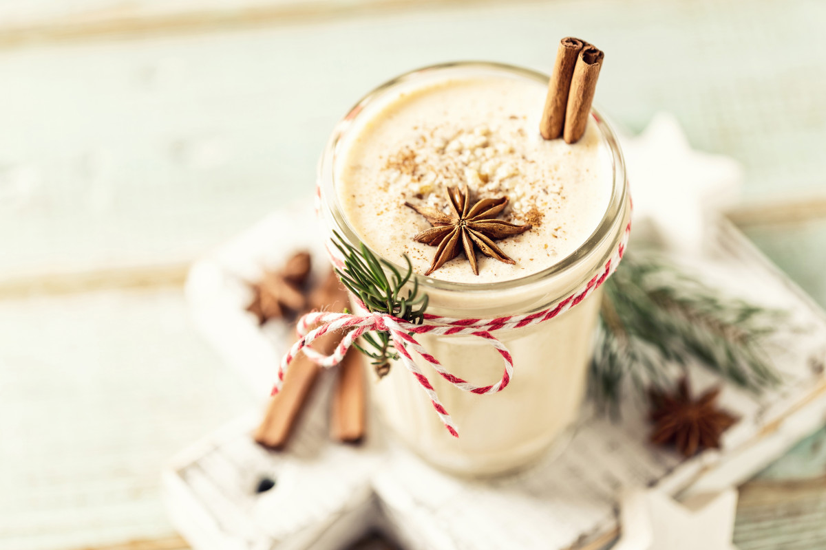 Eggnog: Το απόλυτο Χριστουγεννιάτικο ρόφημα. Δες πώς θα το φτιάξεις