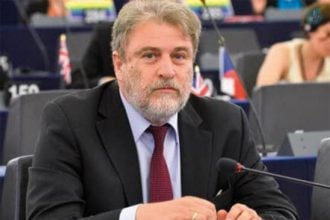 ΠΑΡΤΕ ΜΕΤΡΑ! Εδώ και τώρα μετεγκαταστάσεις προσφύγων από Ελλάδα σε ΕΕ