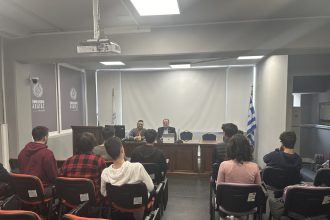 Συνάντηση της μαθητικής επιχειρηματικής ομάδας Micro-Stories με τον Πρόεδρο του Επιμελητηρίου Αχαΐας