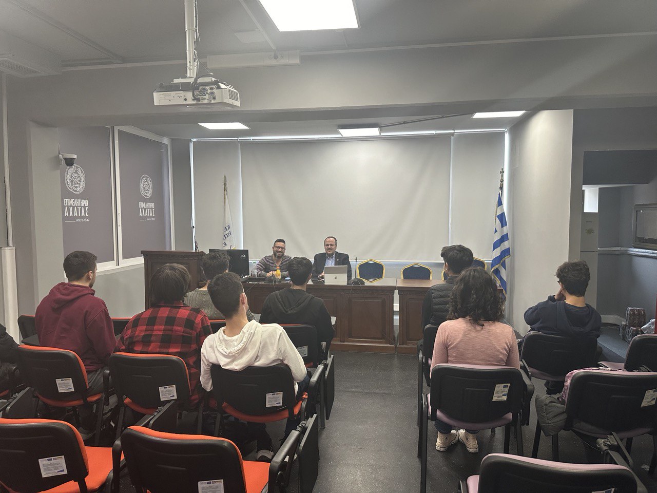 Συνάντηση της μαθητικής επιχειρηματικής ομάδας Micro-Stories με τον Πρόεδρο του Επιμελητηρίου Αχαΐας