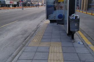 ΑΠΙΣΤΕΥΤΟ: Εφτιαξαν πεζοδρόμιο παγίδα για όσους έχουν πρόβλημα όρασης ΦΩΤΟ
