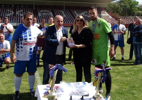 Οταν το τραγικό ζευγάρι τιμήθηκε με αφορμή τον παιδικό καρκίνο ΦΩΤΟ