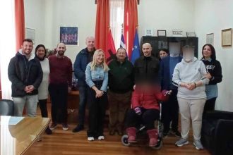 Ζητήματα προσβασιμότητας των Ατόμων με Αναπηρία, σε συνάντηση του Δ. Καλογερόπουλου με εκπαιδευτικούς και μαθητές του ΕΕΕΕΚ Αιγίου