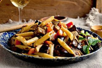 Πέννες με σάλτσα μελιτζάνας