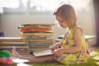 Πώς θα μεγαλώσετε ένα παιδί που αγαπάει τα βιβλία