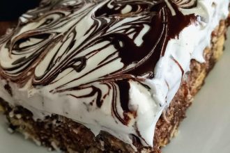 Εύκολο μπισκοτόγλυκο με ζαχαρούχο