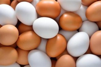 Το απόλυτο κόλπο για να χωρίσετε τον κρόκο από το ασπράδι του αβγού