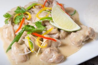 Κοτόπουλο με πιπεριές και γάλα καρύδας