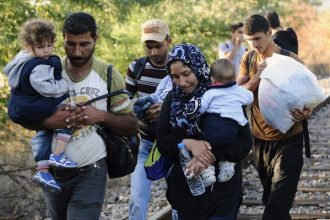 Πίσω από τις εικόνες του προσφυγικού