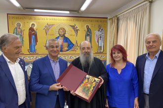 Ο Δήμαρχος της πόλης Tarpon Springs της Florida στον Μητροπολίτη Πατρών